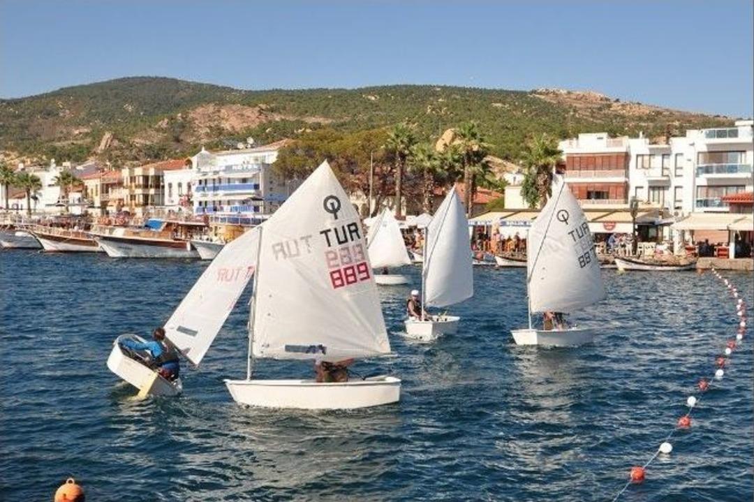 Fo&ccedil;a'da Kabotaj Bayramı Coşkusu