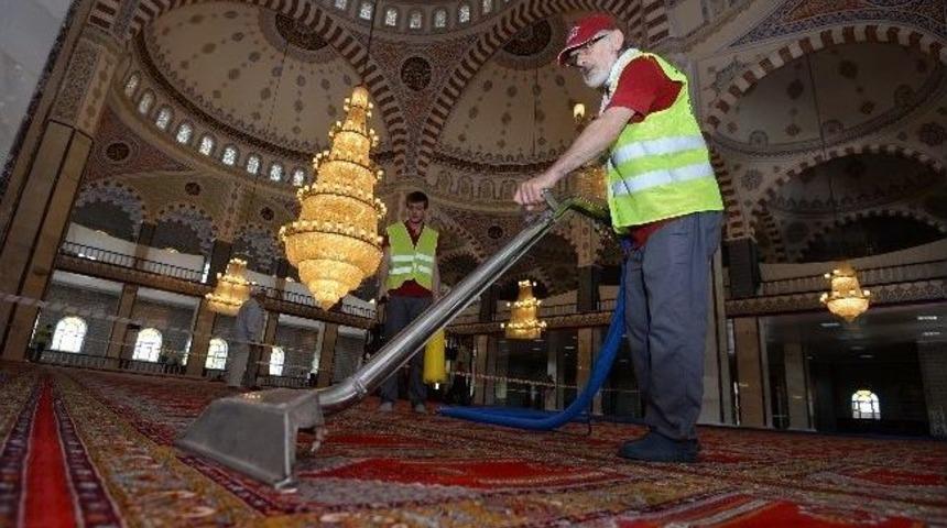 Osmangazi&rsquo;deki Camilerde Temizlik Seferberliği