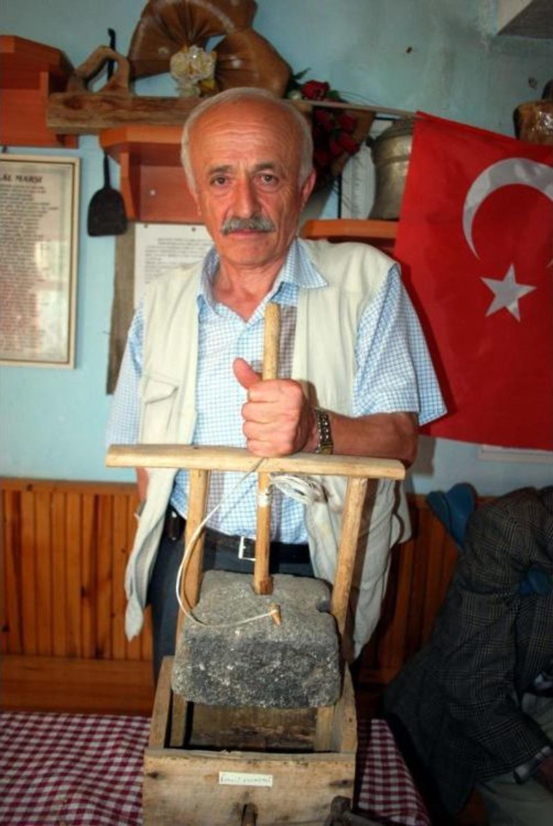 Mahallenin Tarihini Gelecek Nesillere Taşıyorlar