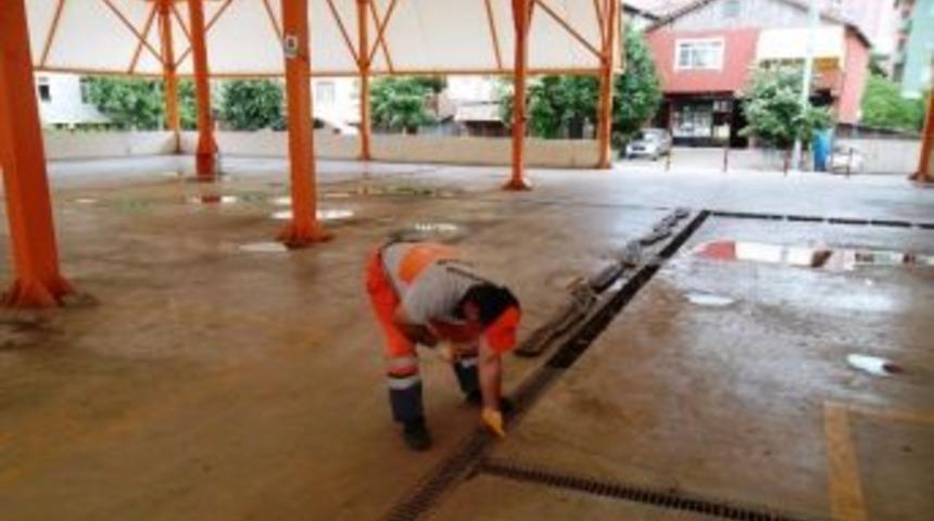 Pazar Yerlerinde Temizlik Aksatılmıyor