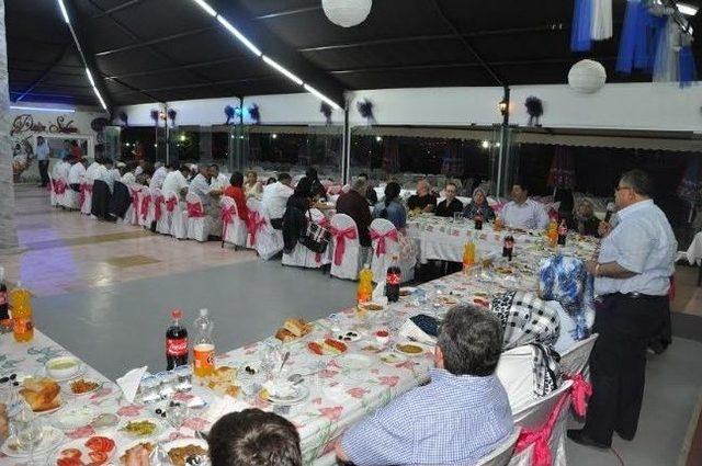 Belediye Meclis &Uuml;yeleri İftar Yemeğinde Bir Araya Geldiler 1