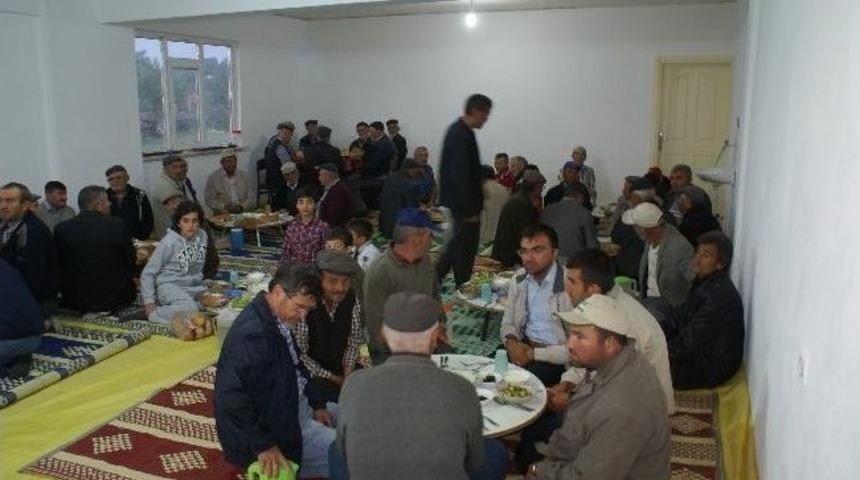 Yıllardır Hep Birlikte İftar Yapıyorlar