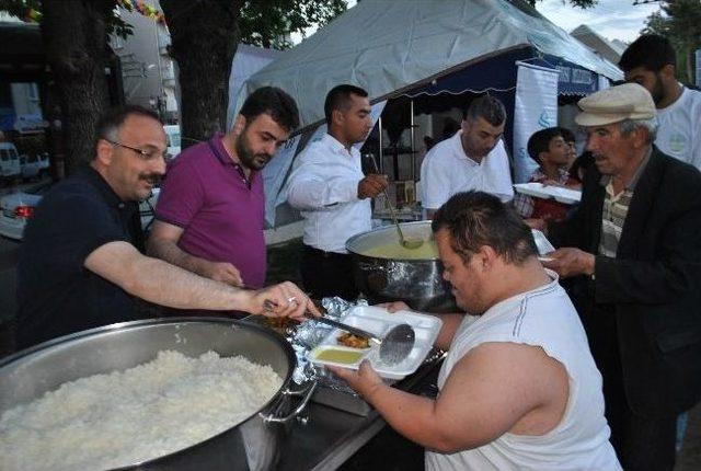 Gürsu Belediyesi’nden Her Akşam 500 Kişiye İftar