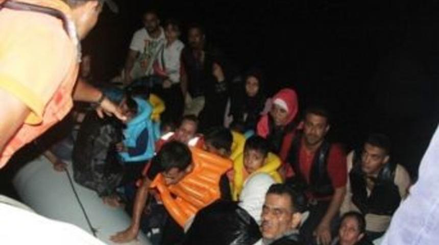 Ege Denizinde 28 Sığınmacı Kurtarıldı