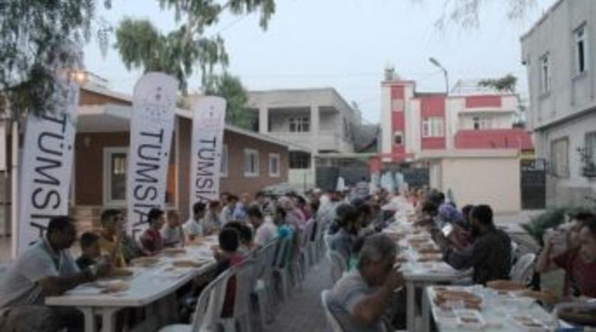 Her G&uuml;n, Ayrı Mahallede İftar