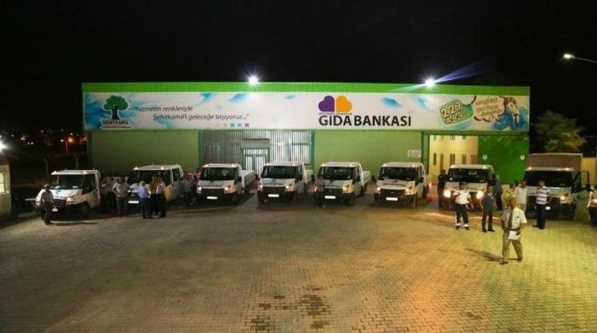 Şehitkamil Belediyesi Ramazan Paketlerini Ailelere Ulaştırıyor