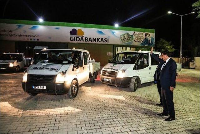 Şehitkamil Belediyesi Ramazan Paketlerini Ailelere Ulaştırıyor