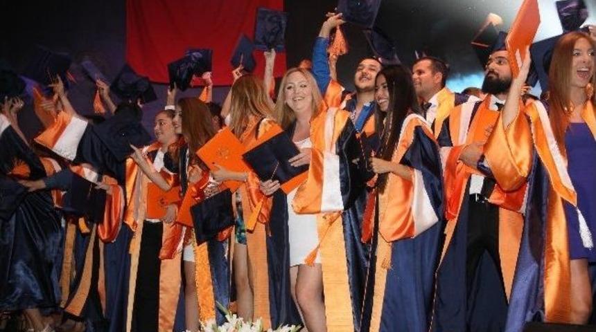 İzmir Ekonomi&rsquo;den &Uuml;lke Kalkınmasına Mezunlar!