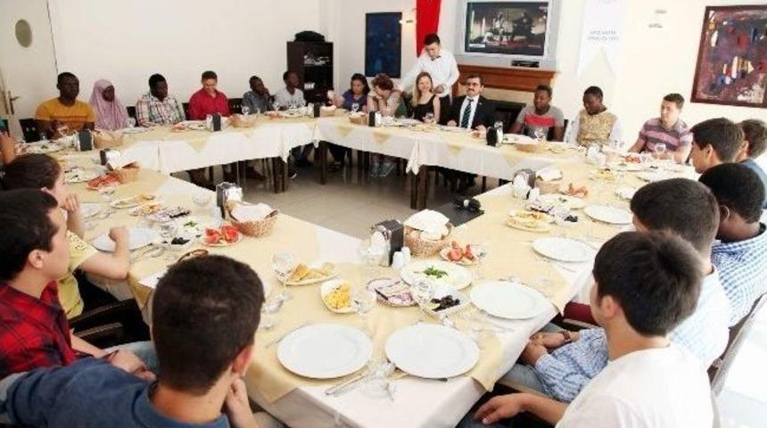 Geleceğin Uluslararası Liderlerinden Ga&uuml;n&rsquo;e Teşekk&uuml;r