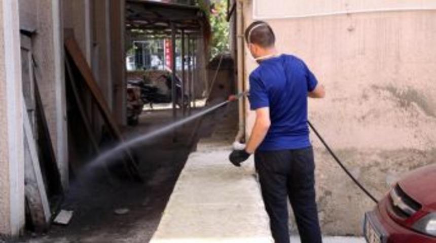 Rize Belediyesinin Haşerelerle M&uuml;cadelesi