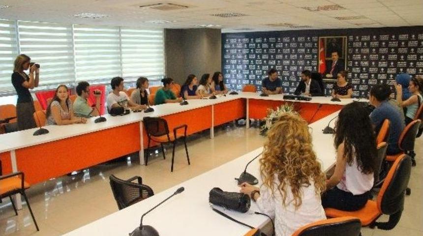 Yabancı &Ouml;ğrencilerden Ak Parti'ye Ziyaret