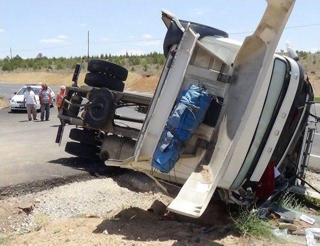 Aksaray’da Tır Devrildi: 2 Yaralı