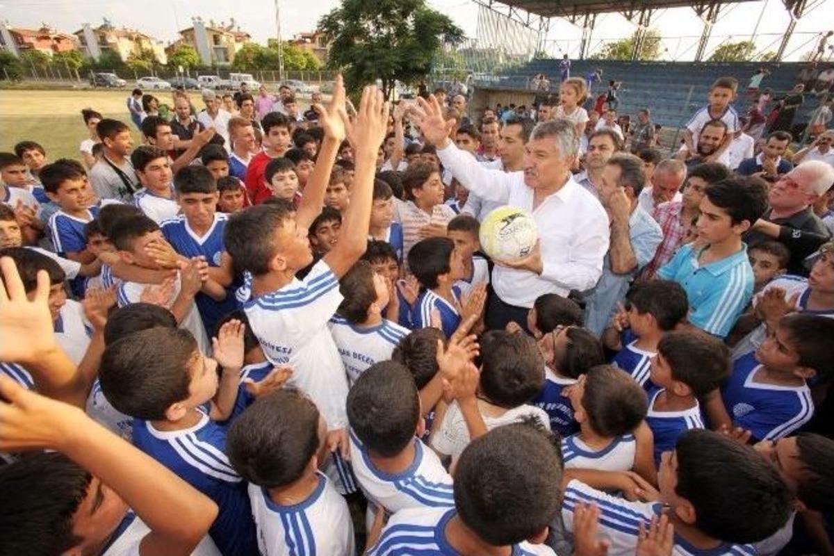 Seyhan Belediyesi Yaz Spor Okuluna Yoğun İlgi