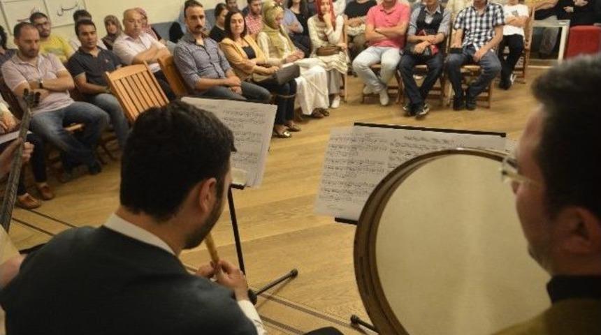 Tekke Musikisi &Uuml;sk&uuml;dar&rsquo;ı Mest Etti