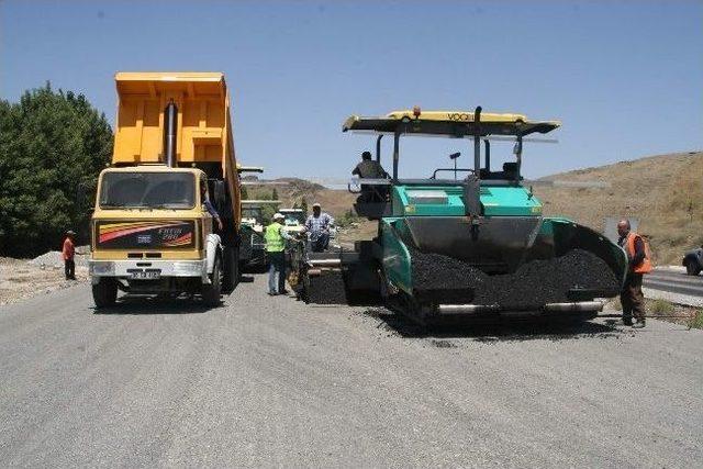 Yozgat’ta Asfalt Çalışmaları Devam Ediyor