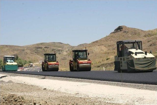 Yozgat’ta Asfalt Çalışmaları Devam Ediyor