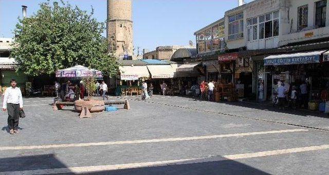 Şanlıurfa da Sokaklar G&uuml;nd&uuml;z Boşalıyor, Gece Canlanıyor 1