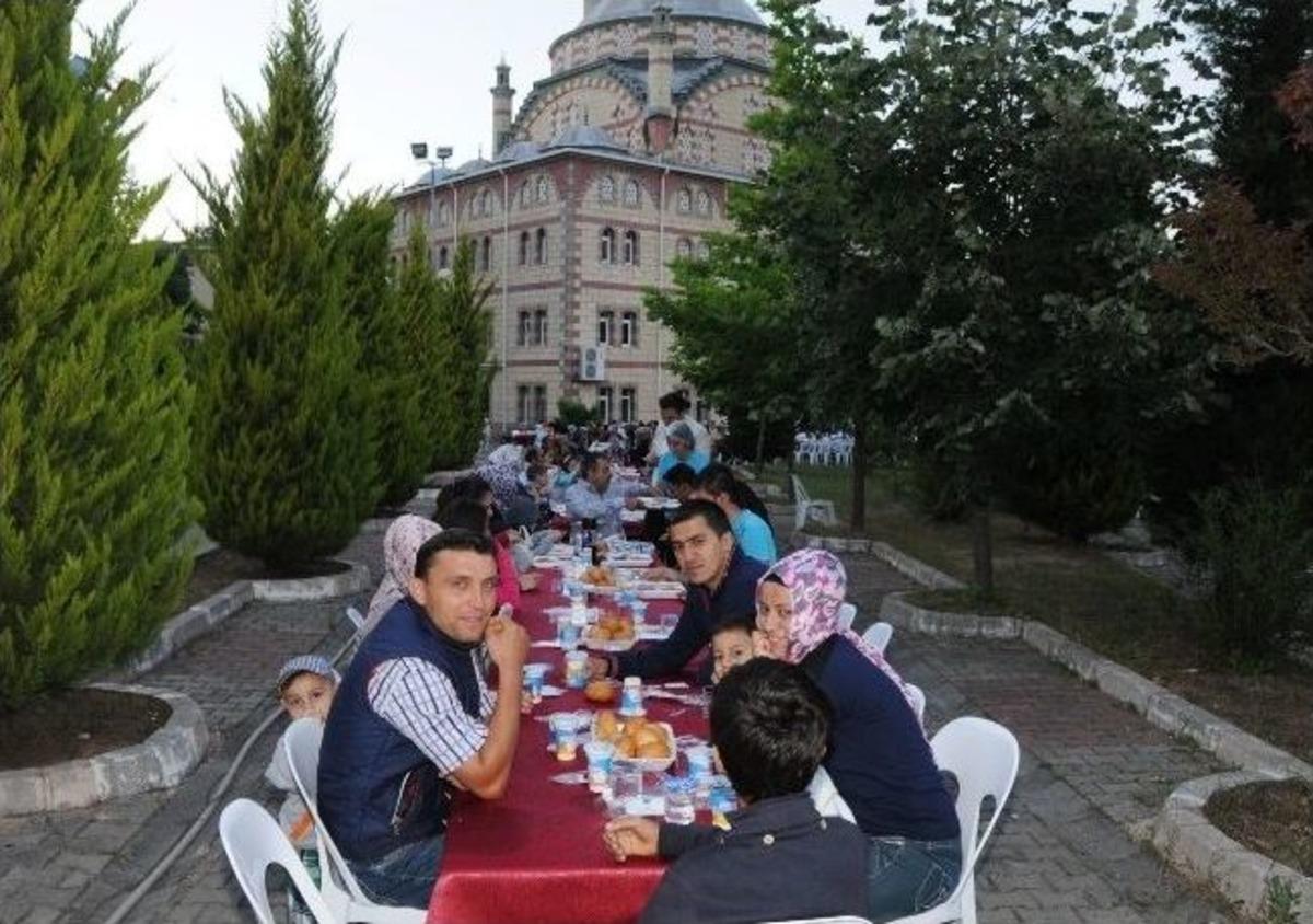 Beykoz&rsquo;un Sokakları İftarlarla Renkleniyor