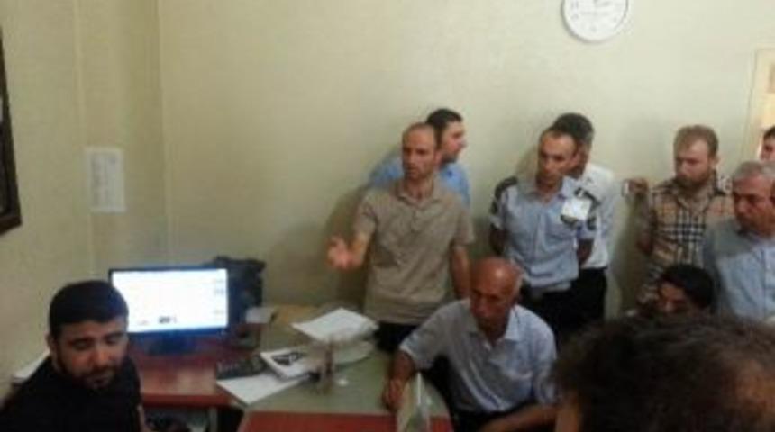 K&ouml;yl&uuml;ler Dedaş Sason Binasını Bastı