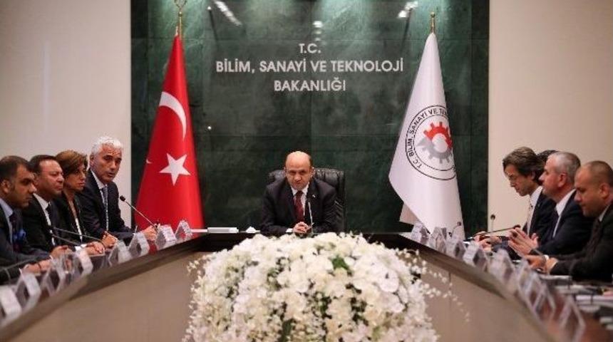 Bakan Işık, T&uuml;siad Başkanı Haluk Din&ccedil;er İle G&ouml;r&uuml;şt&uuml;