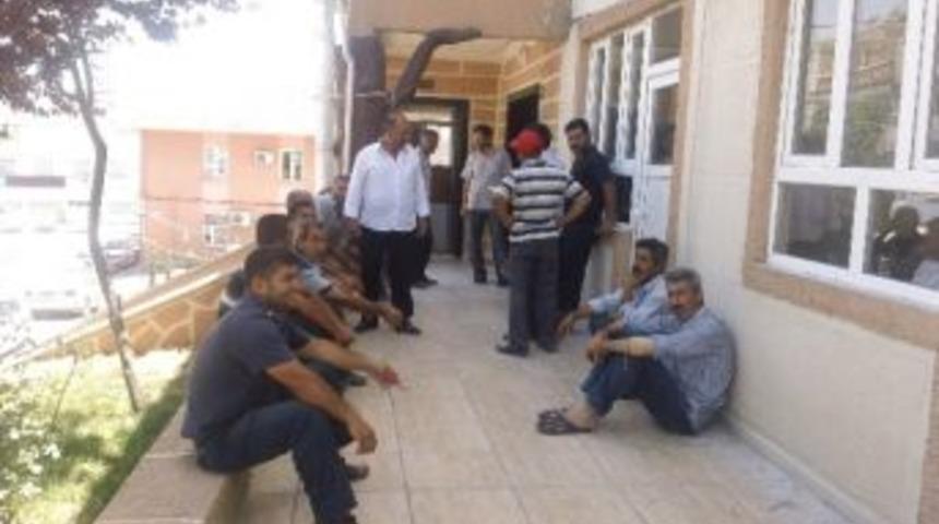 Bozova Belediyesi&rsquo;nde 36 İş&ccedil;inin Akdi Askıyı Alındı