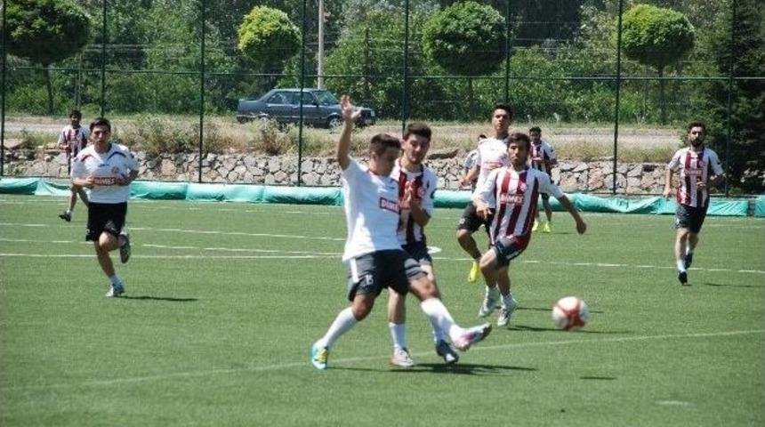 Gen&ccedil; Futbolcular Tokatspor İ&ccedil;in Ter D&ouml;kt&uuml;