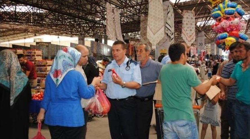 Belediye G&uuml;l Şerbeti Dağıttı