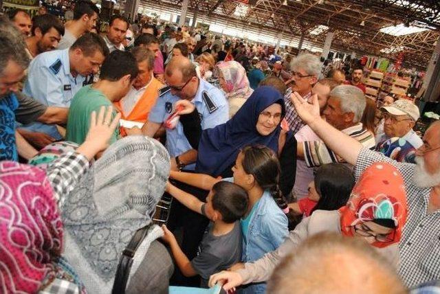 Belediye G&uuml;l Şerbeti Dağıttı 1