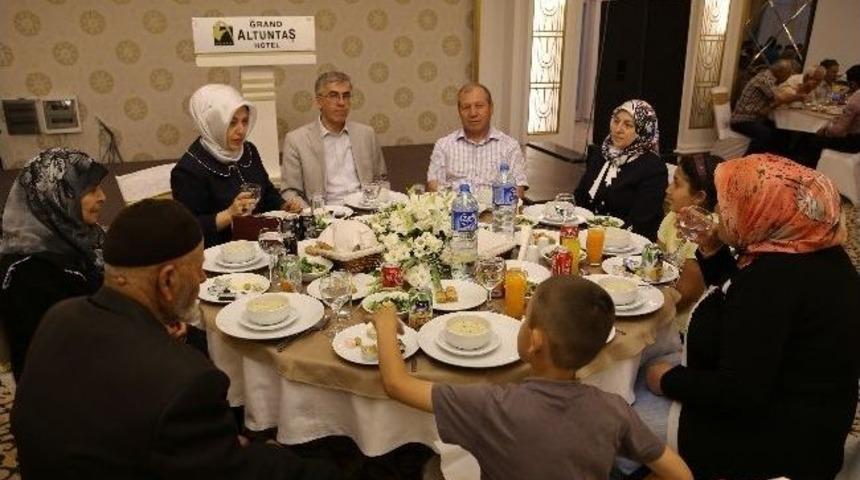 Ramazan Ayının Bereketini Vatandaşlarla Paylaştılar