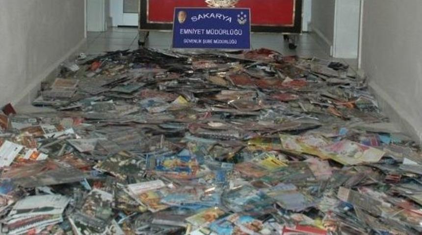 Sakarya'da Ka&ccedil;ak Cd Ve Dvd İle Bandrols&uuml;z 2251 Kitap Ele Ge&ccedil;irildi