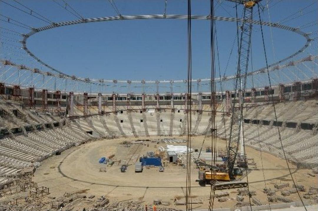 Timsah Arena&rsquo;nın &Ccedil;atı Halatları Geriliyor