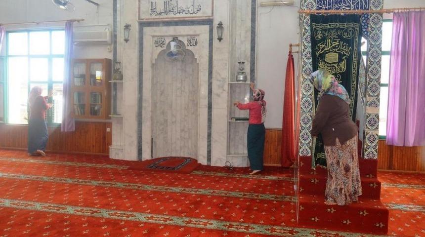 Ceyhan'daki Camilerde "ramazan Temizliği"