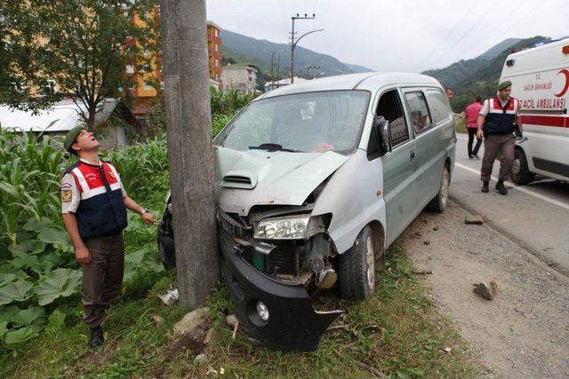 Rize'de Trafik Kazası: 3 Yaralı