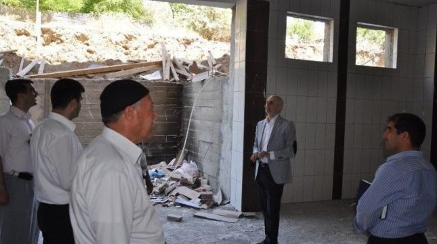 Kaymakam &Ccedil;i&ccedil;ekli Okul İnşaatını İnceledi