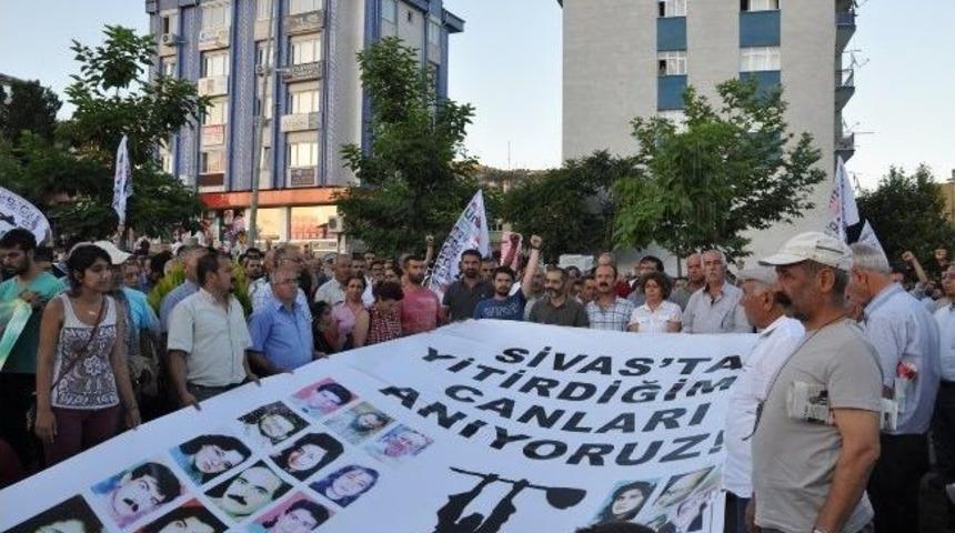 Sivas Olaylarında &Ouml;lenler Tunceli&rsquo;de Anıldı