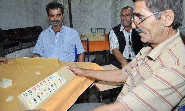 Aksaray'da Kahvehanelerde Ramazan Mesaisi