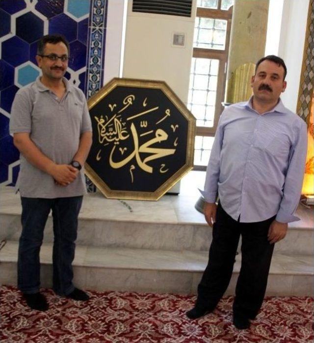 Restore Edilen Tarihi Muradiye Camisi ni Hat Tabloları S&uuml;sl&uuml;yor 3