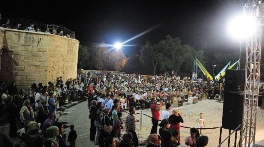 Karaman Kalesini 5 G&uuml;nde 20 Bin Kişi Gezdi