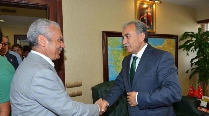 Vali B&uuml;y&uuml;k, Atf&rsquo;nin Onursal Başkanı