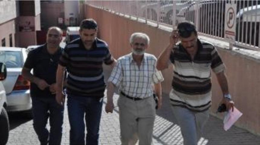 Hayır Yapması İ&ccedil;in Verdiği Parayı Harcayan Yeğenini Bı&ccedil;akladı