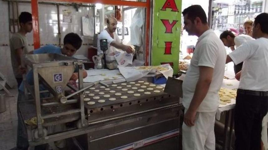 Ramazan&rsquo;ın Vazge&ccedil;ilmez Tatlısı Yassı Kadayıf&rsquo;a Sıcak Azizliği