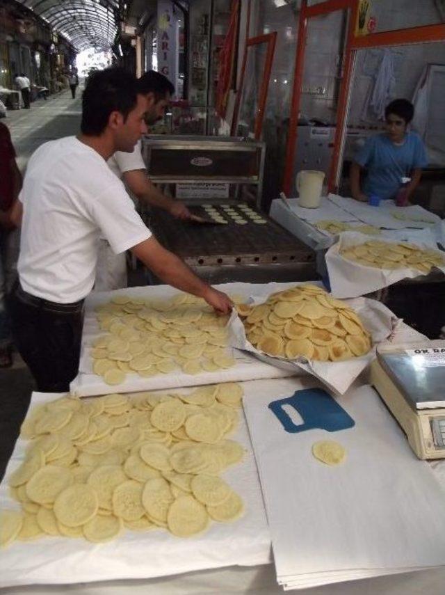 Ramazan’ın Vazgeçilmez Tatlısı Yassı Kadayıf’a Sıcak Azizliği