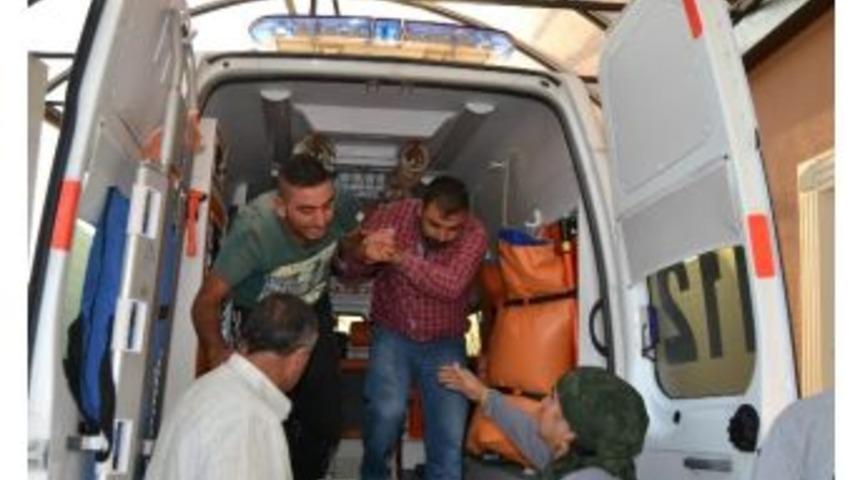 Kamyon Motosiklete &Ccedil;arpıp Ka&ccedil;tı: 2 Yaralı