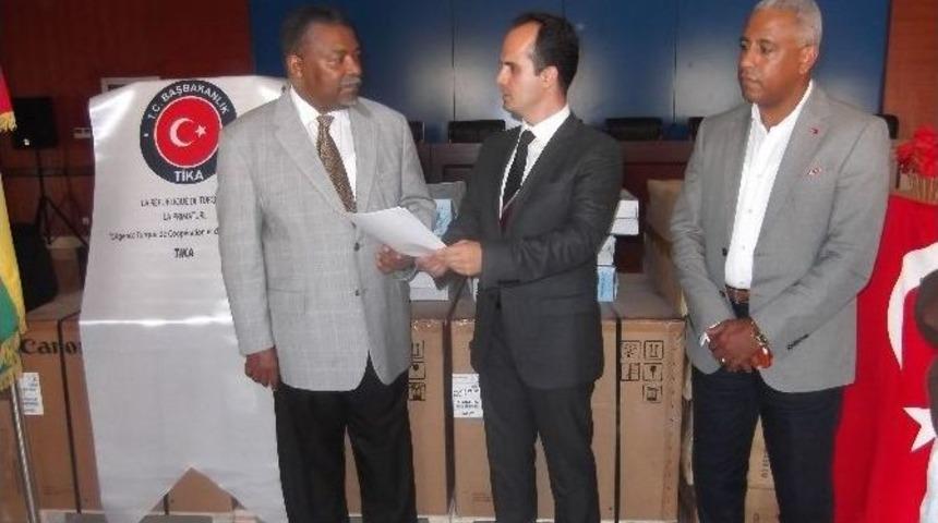 Gine Bissau Dışişleri Bakanlığı&rsquo;na Ofis Ve Bilişim Malzemeleri Desteği