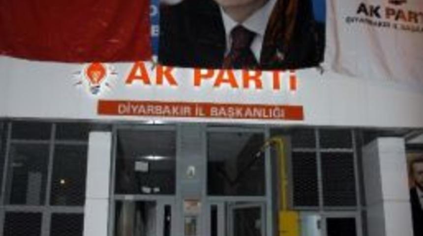 Ak Parti Diyarbakır İl Binasına Erdoğan'ın Posteri Asıldı
