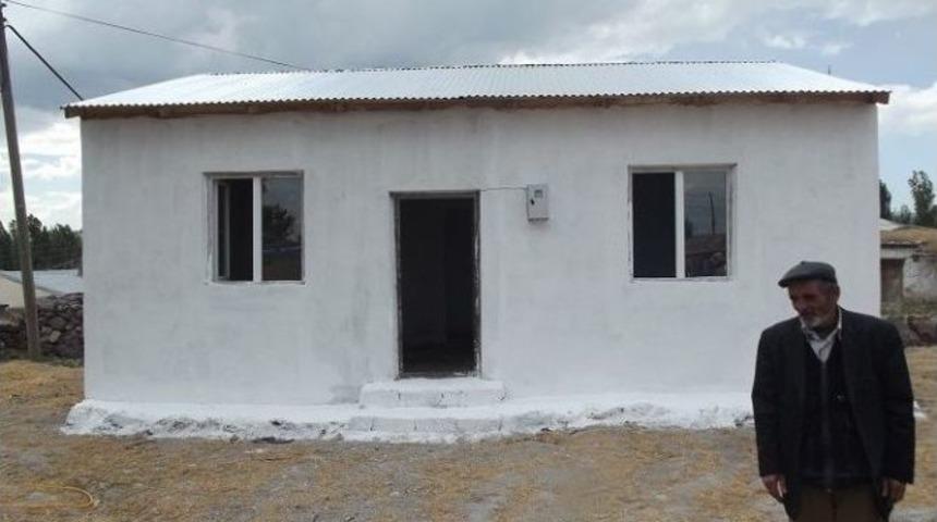 Akyaka&rsquo;da Yardıma Muhta&ccedil; Vatandaşlara Ev Yapıldı