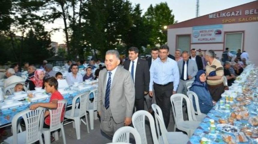 Başkan B&uuml;y&uuml;kkılı&ccedil;, İftarda Belsin Halkı İle Buluştu