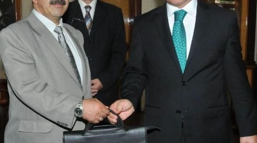 Afyonkarahisar Valiliği Birim M&uuml;d&uuml;rlerine Tablet Pc Dağıttı