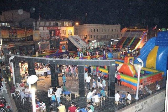 İftar Sonrası Caddelerde Yoğunluk