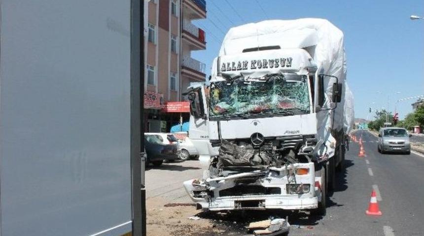 Elazığ'da Trafik Kazası: 2 Yaralı